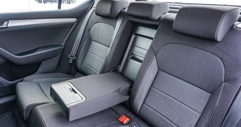 Skoda Superb cena 79900 przebieg: 135338, rok produkcji 2019 z Moryń małe 92